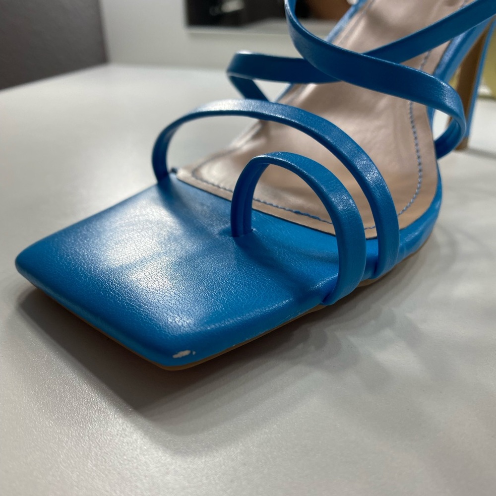 Ava Strappy Heeled Sandals MINOR DAMAGE - Picture 3 of 4